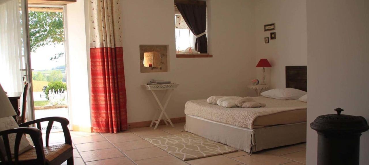 Chambres D'Hotes Le Val De La Garenne Senouillac Exterior photo